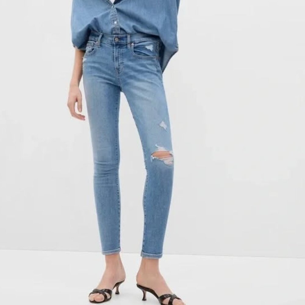 GAP Petite Mid Rise Distressed Skinny Ankle Jeans. Size 29/8P